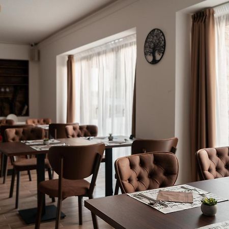 Rozsa Etterem & Panzio Bed and Breakfast Pécs Buitenkant foto