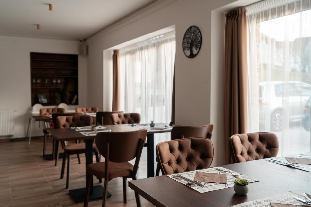 Rozsa Etterem & Panzio Bed and Breakfast Pécs Buitenkant foto