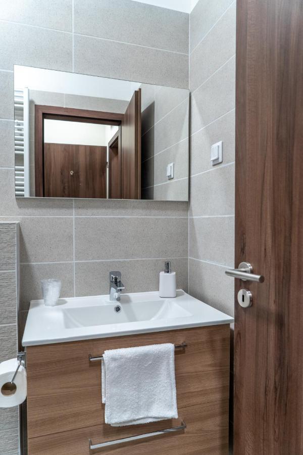 Rozsa Etterem & Panzio Bed and Breakfast Pécs Buitenkant foto