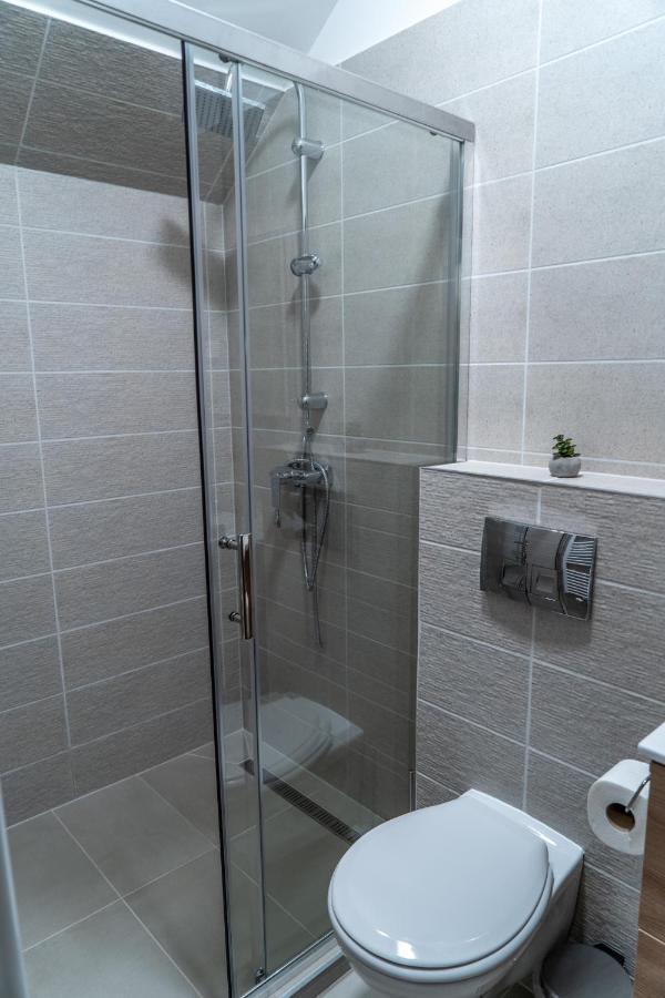 Rozsa Etterem & Panzio Bed and Breakfast Pécs Buitenkant foto