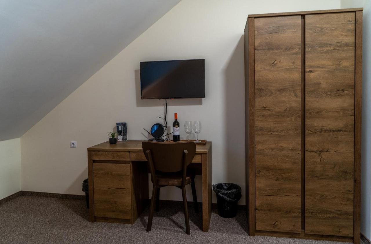 Rozsa Etterem & Panzio Bed and Breakfast Pécs Buitenkant foto