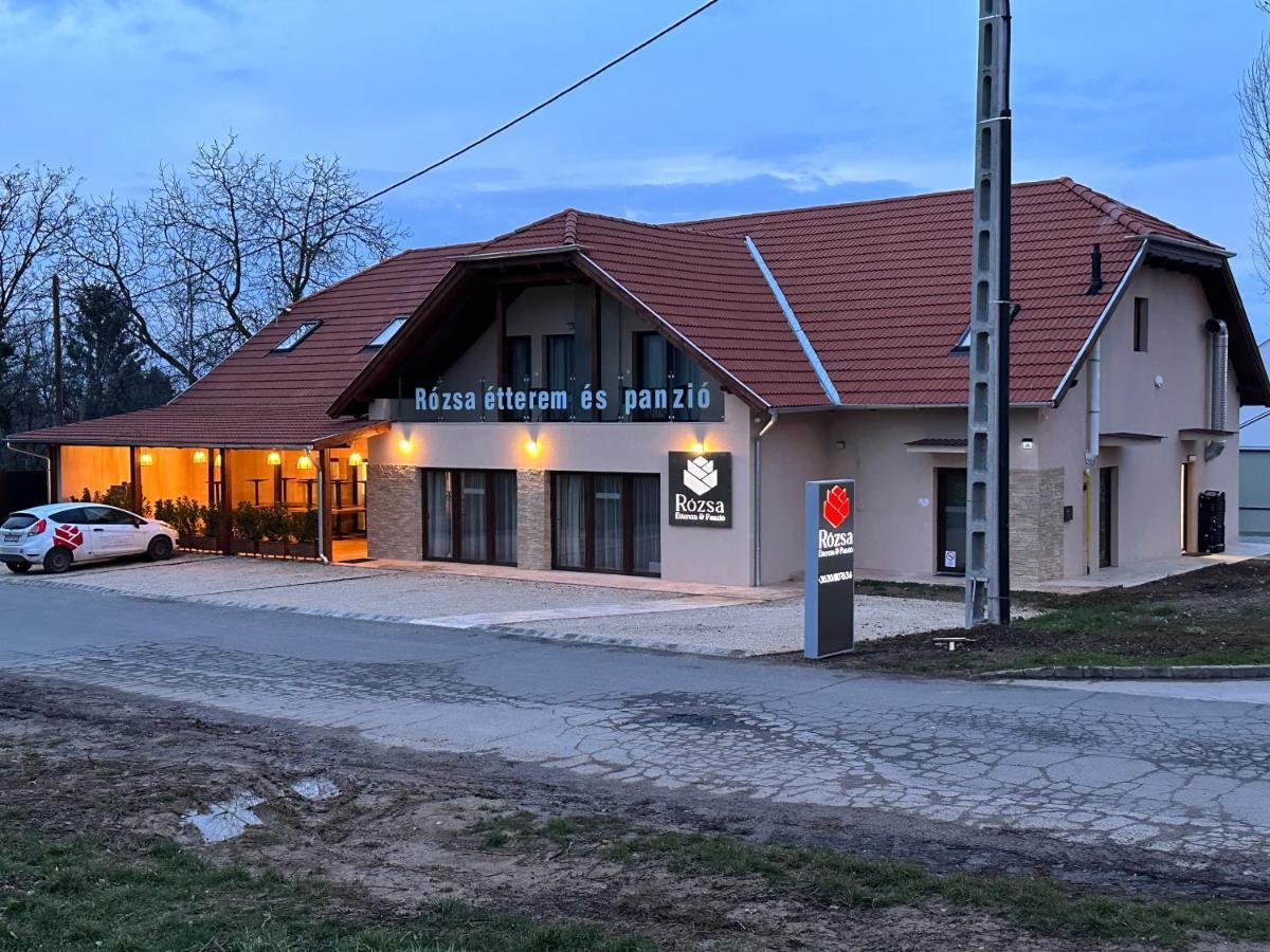 Rozsa Etterem & Panzio Bed and Breakfast Pécs Buitenkant foto